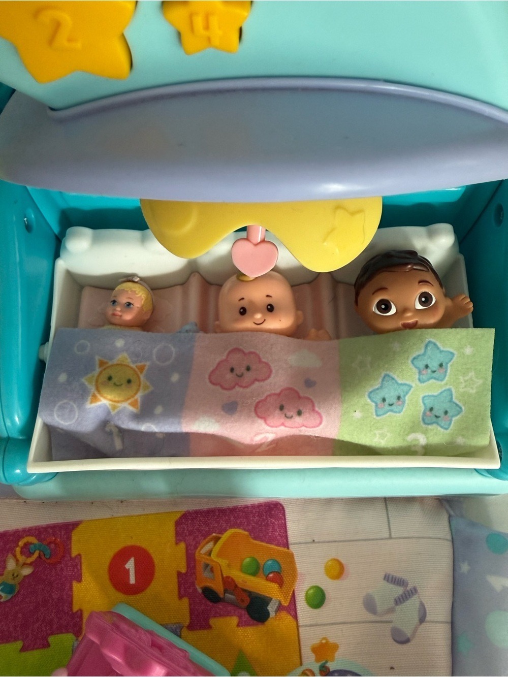 Fisher-Price Little People 1-2-3 Babies Play date Musical Playset & Accessories - Picture 6 of 17